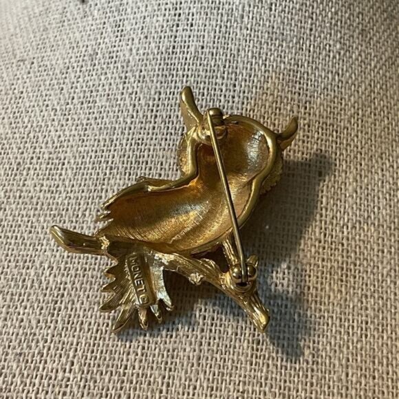 Vintage Monet Gold-Tone Owl Brooch Pin With Rhinestone Eyes & Textured Feathers - Picture 3 of 3